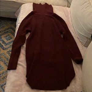 Burgundy turtleneck / knit thick material
